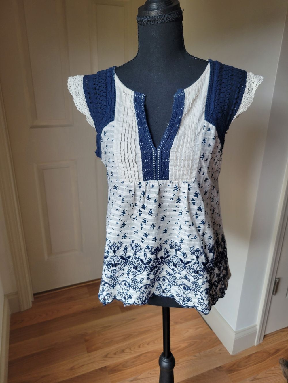 Lucky Brand Navy and White Embroidered Cap-Sleeve Tunic Size S